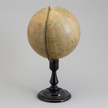 A globe by N. Selander, Fröléen & Comps Förlag, Stockholm, first half of the 20th Century.