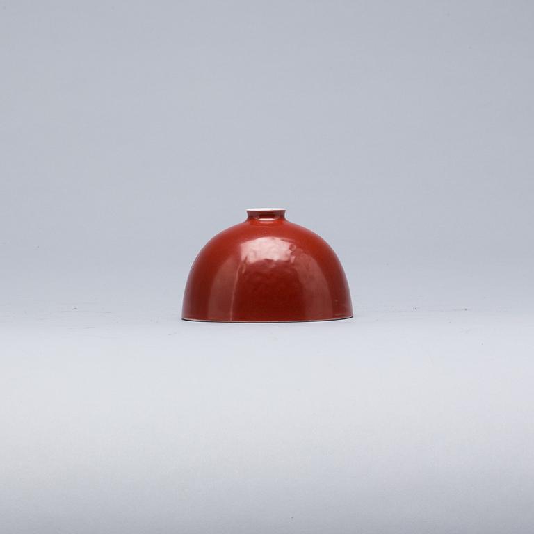 PENSELBAD, porslin, Kina, troligen Republik.