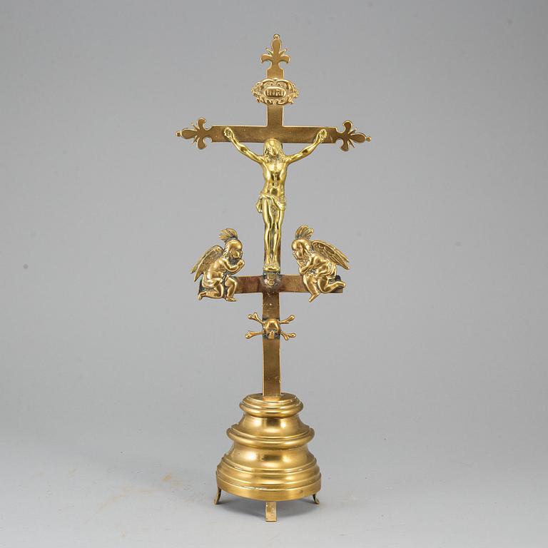 An 18th century bronze crucifix.