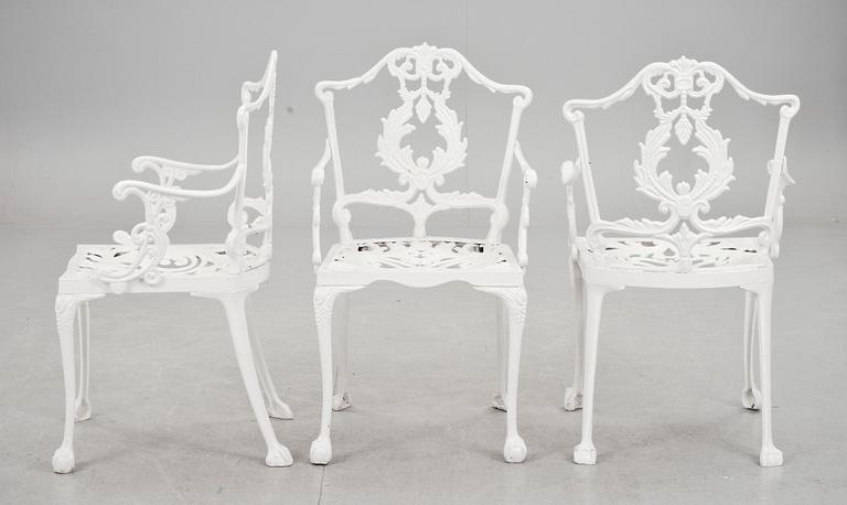 TRÄDGÅRDSGRUPP, 5 delar.  Chippendale-stil. 1900-talets andra hälft.