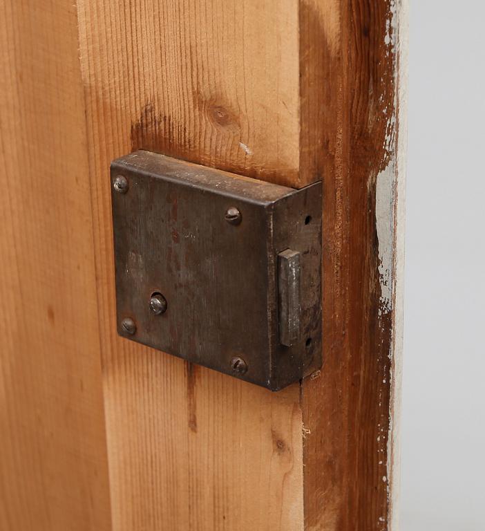 KLÄDSKÅP, 1900-talets första hälft.