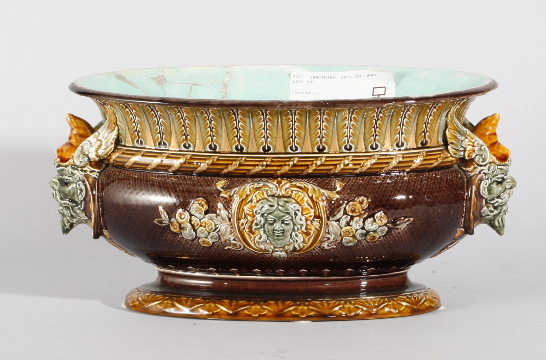 JARDINJÄR, majolika, sent 1800-tal.