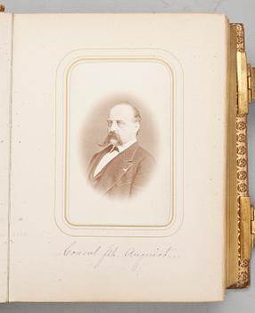 FOTOGRAFIALBUM FRÅN ANDRA KEJSARDÖMET, ca 50 bilder, bla Napoleon III och Christina Nilsson, Frankrike 1868-71.