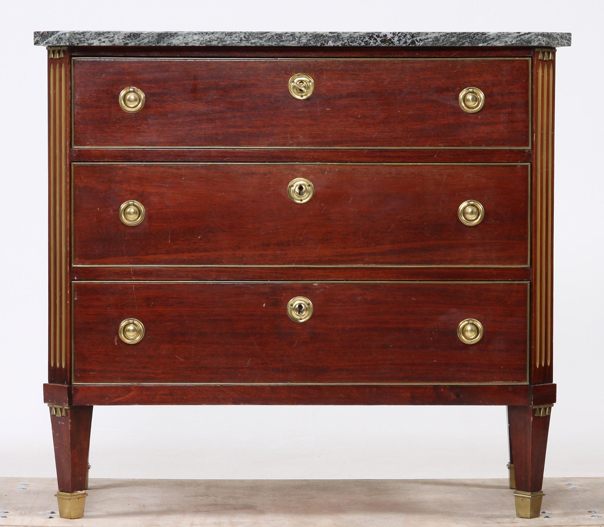 BYRÅ, gustaviansk stil, 1900-tal.