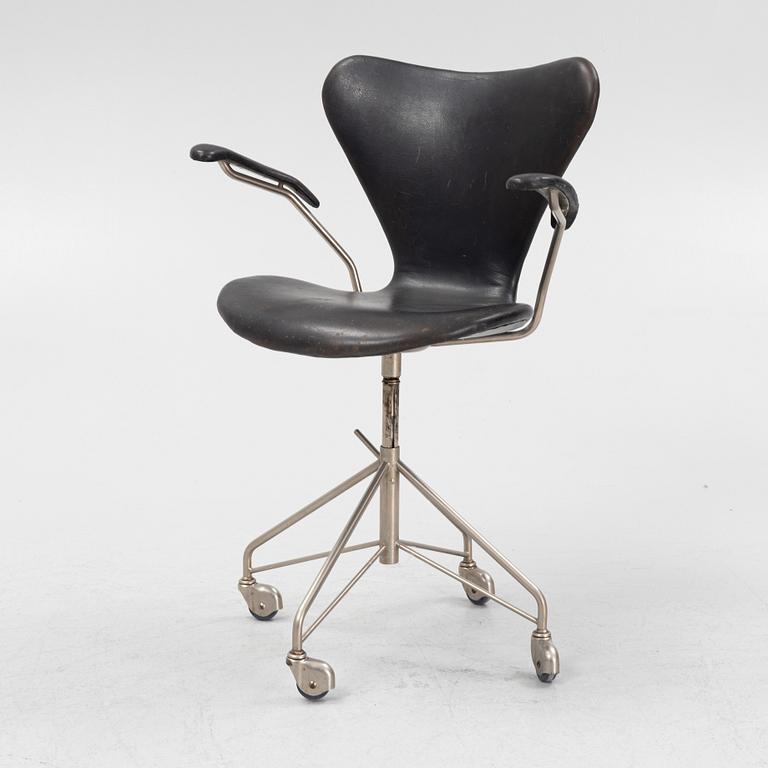 Arne Jacobsen, a model 'Seven' chair, Denmark, mid 20th Century.