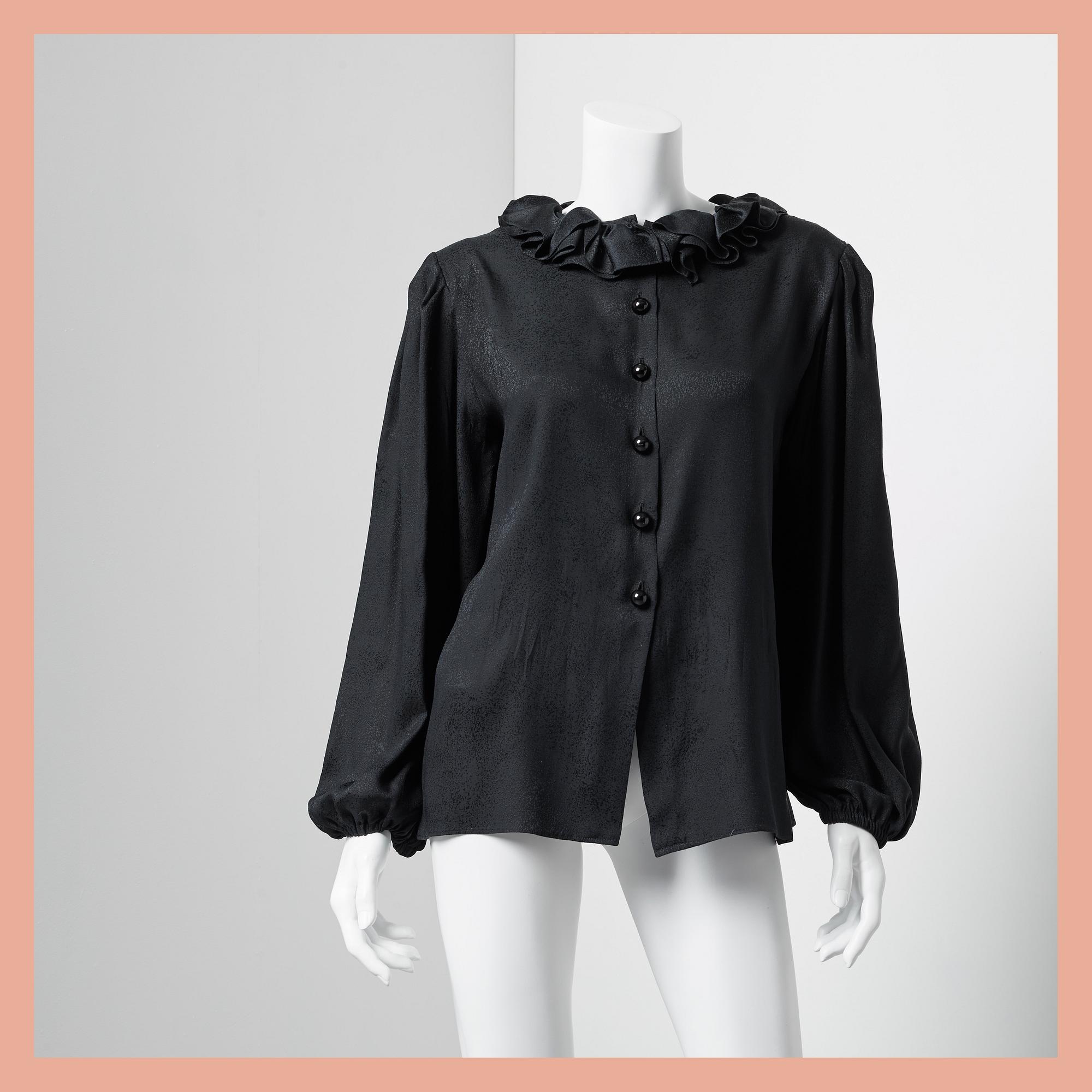 BLUS, Yves Saint Laurent, fransk storlek 42.