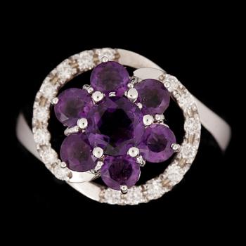 RING, 14k vitguld med ametister tot 1,68ct samt briljantslipade diamanter tot 0,22ct. Vikt ca 6,15 gram.