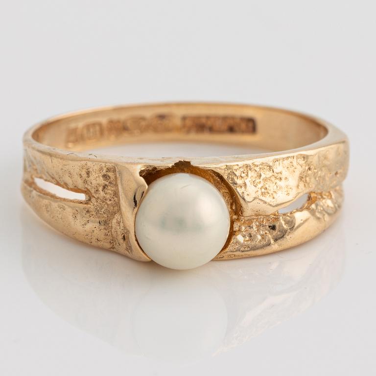 Björn Weckström, a 14K gold ring 'Polar Spring' with a cultured pearl for Lapponia 1971.