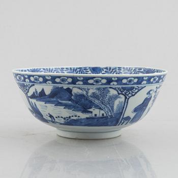 A blue and white bowl and bottle, China, Qing dynasty, 19th century.