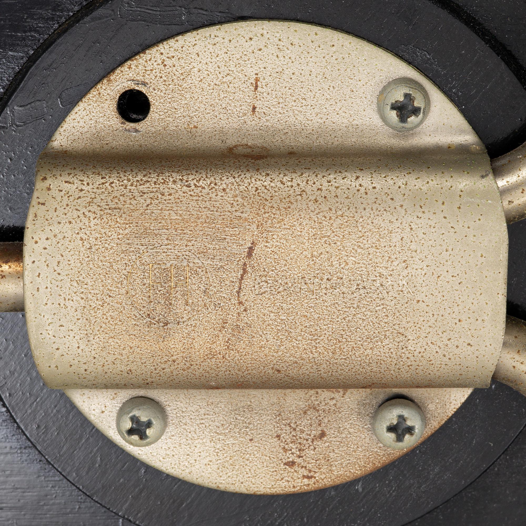 Arne Jacobsen, stolar, 4 st, "Myran", Fritz Hansen, Danmark, 1900-talets andra hälft resp 2024.