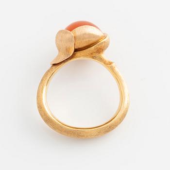 Ole Lynggaard, ring, "Lotus", 18K gold with carnelian.