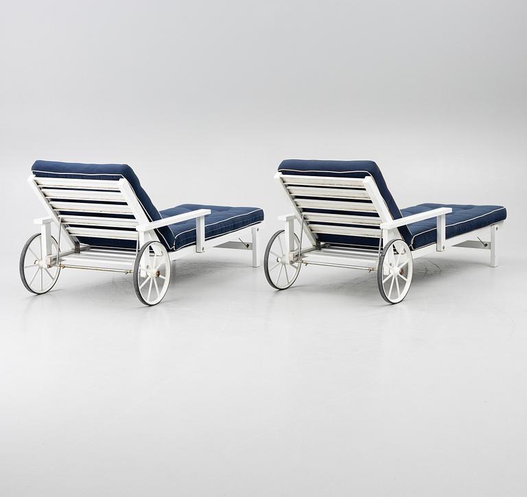Elsa Stackelberg, Sun loungers, a pair, Fri Form, late 20th Century.