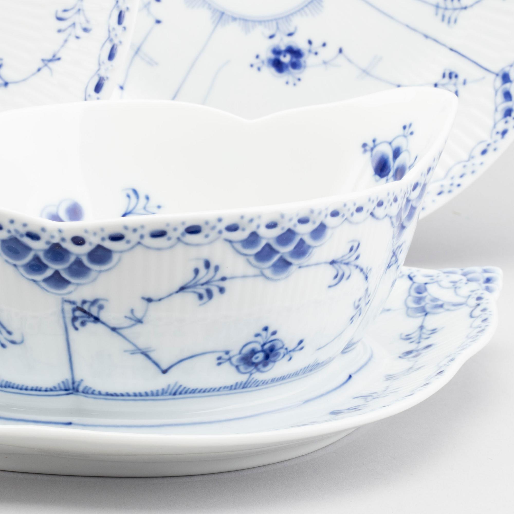 SERVISDELAR, 47 delar "Musselmalet" Royal Copenhagen".