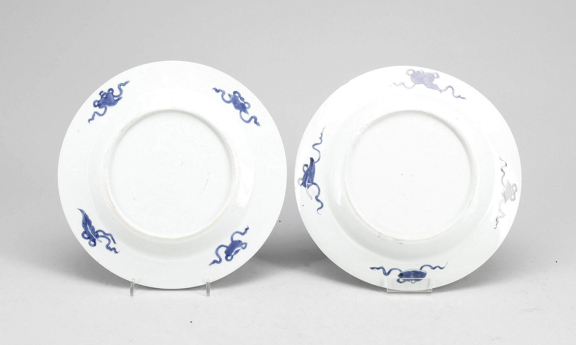TALLRIKAR, 2 st snarlika, porslin, Kina, Kangxi (1662-1722).