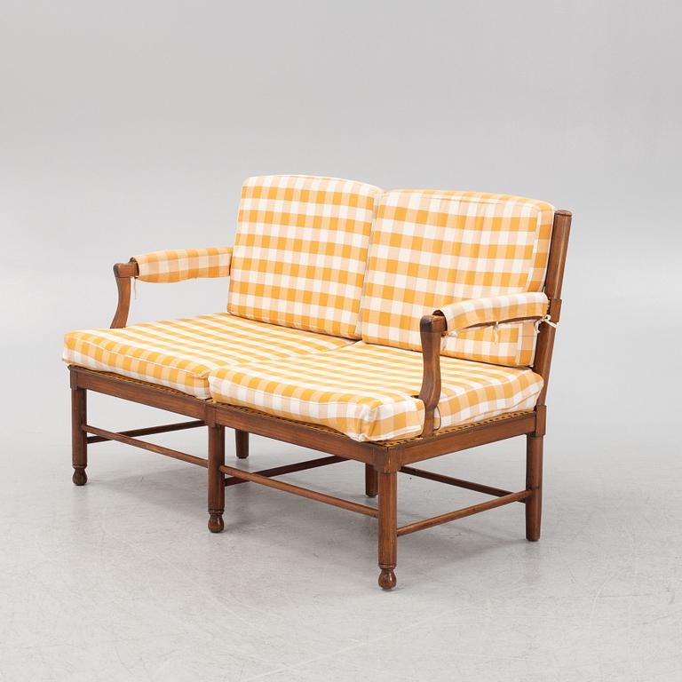 Soffa och karmstolar, ett par, Gripsholmsmodell, 1900-talets första hälft.