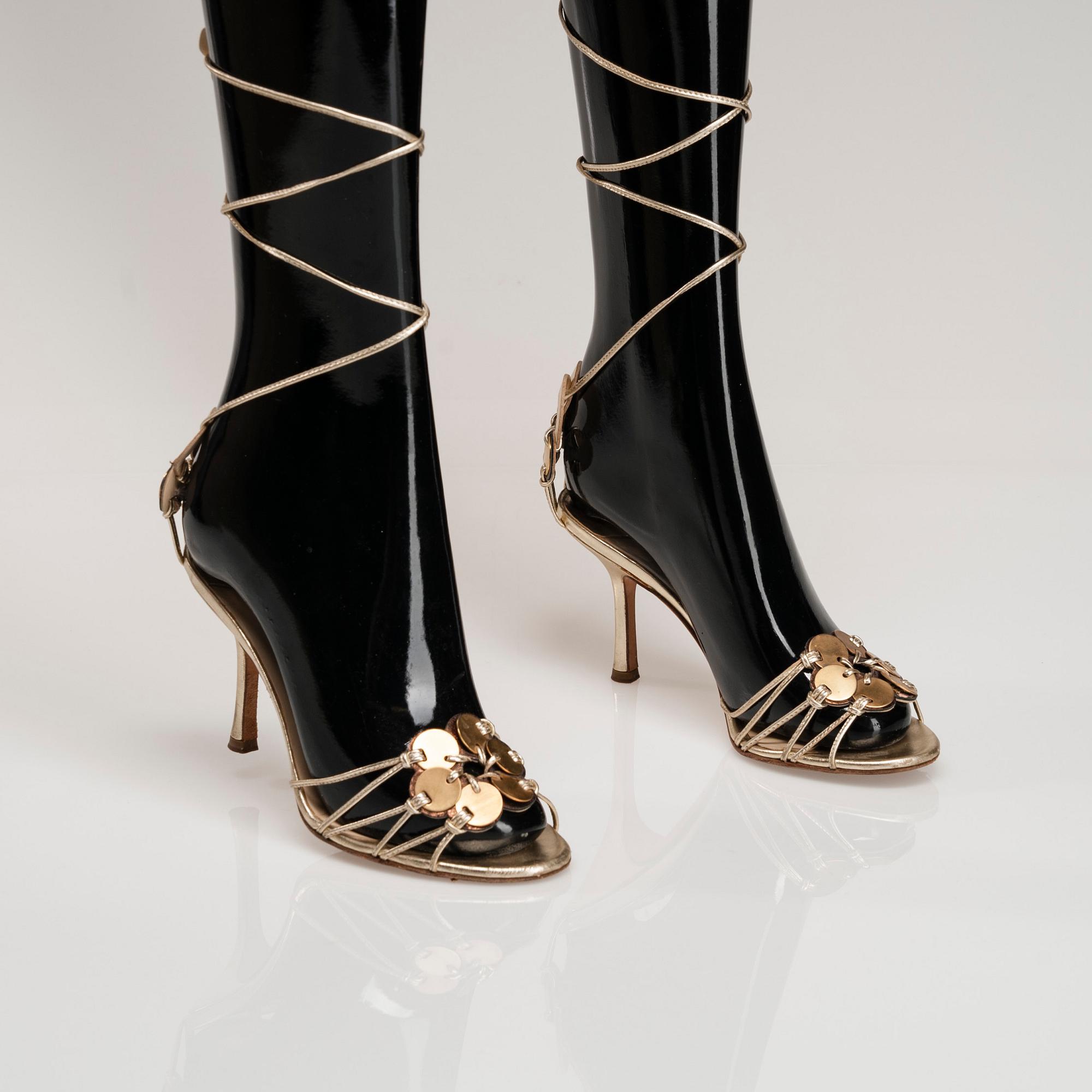 SKOR, Jimmy Choo.