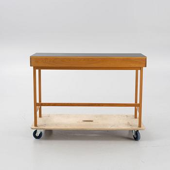 Sara Larsson, a "Mind" desk, for A2.