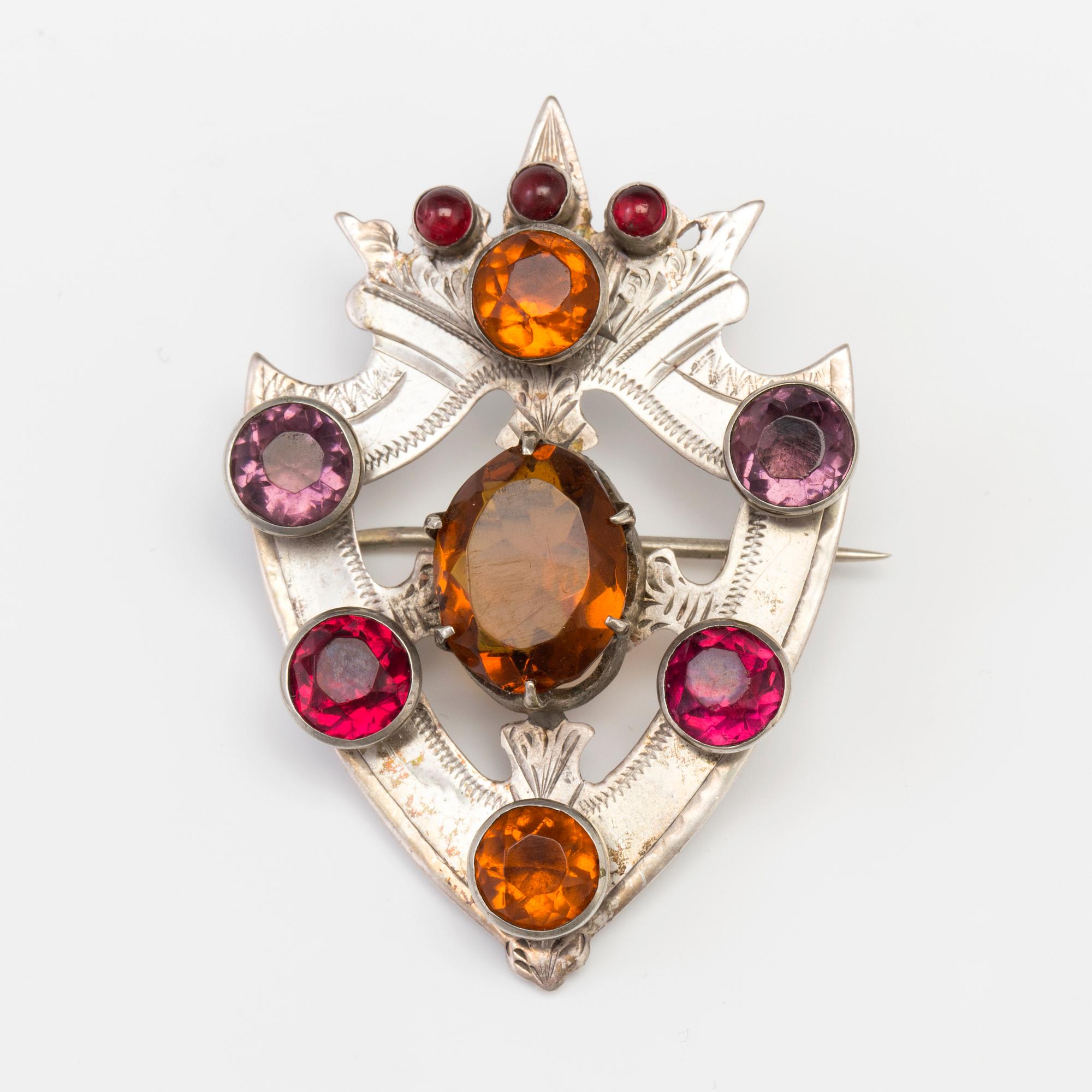 A SCOTTISH BROOCH set with paste.