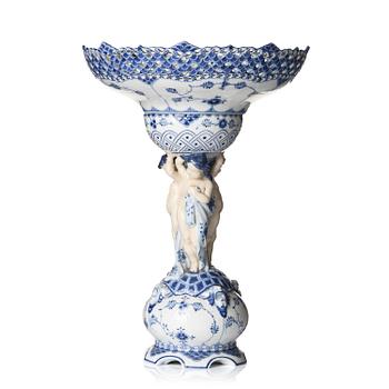 475. A Royal Copenhagen 'Musselmalet' / 'blue fluted full lace' fruit stand, Denmark, late 19th century.