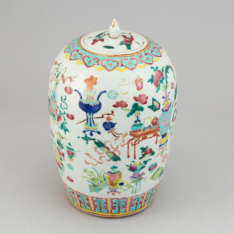 A famille rose vase, Qing dynasty, circa 1900.