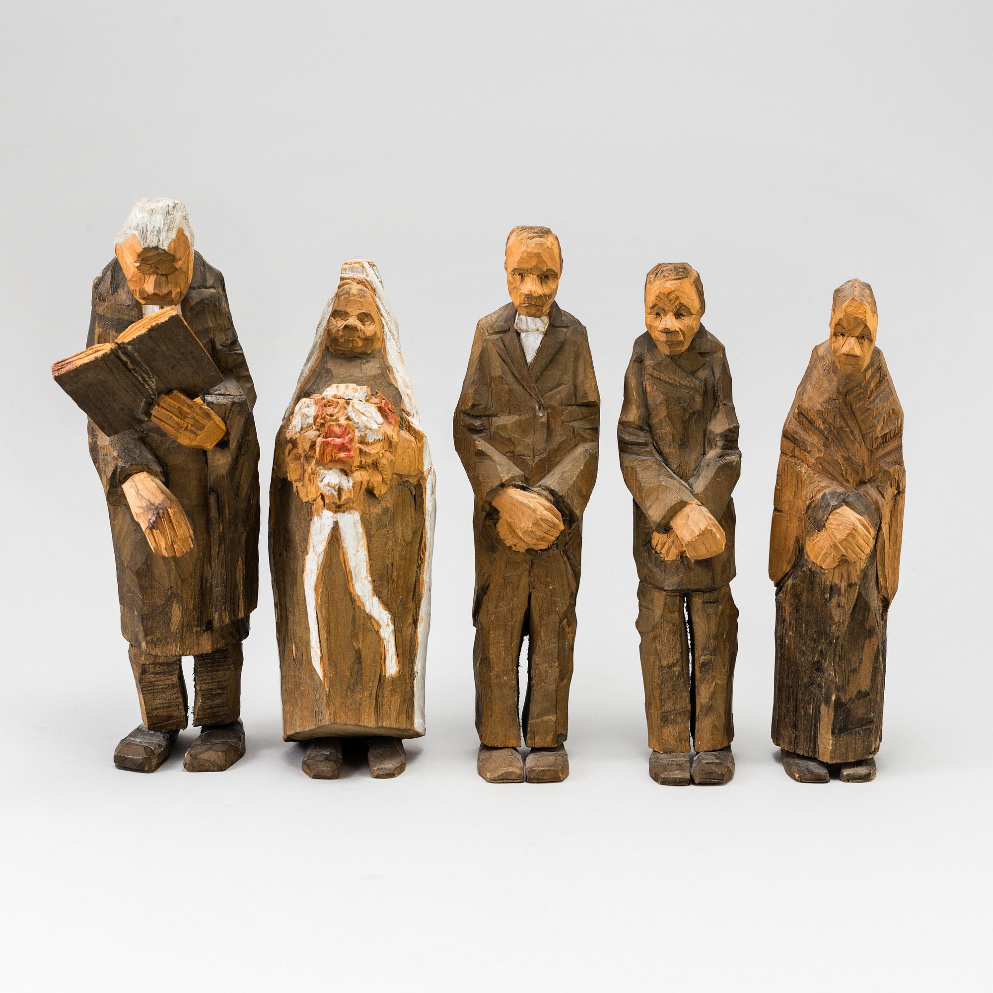 AXEL PETERSSON DÖDERHULTARN, Skulpturgrupp, "Bröllop", bestående av 5 figurer, snidad och delvis bemålat trä.