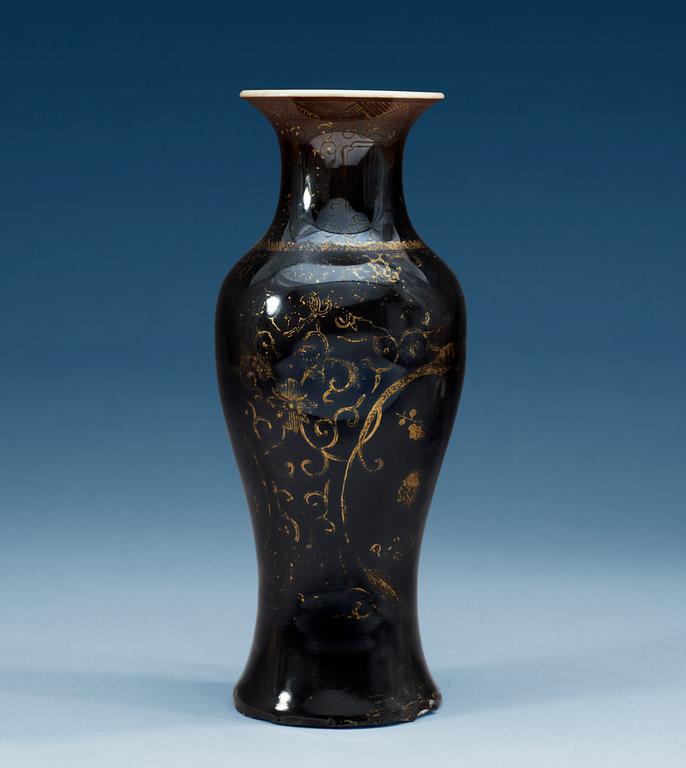 A black vase decorated in gold, Qing dynasty, Qianlong (1736-95).
