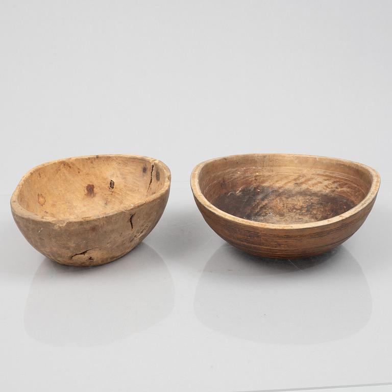 Four wooden bowls and two plates, Sweden, 19th/20th century.