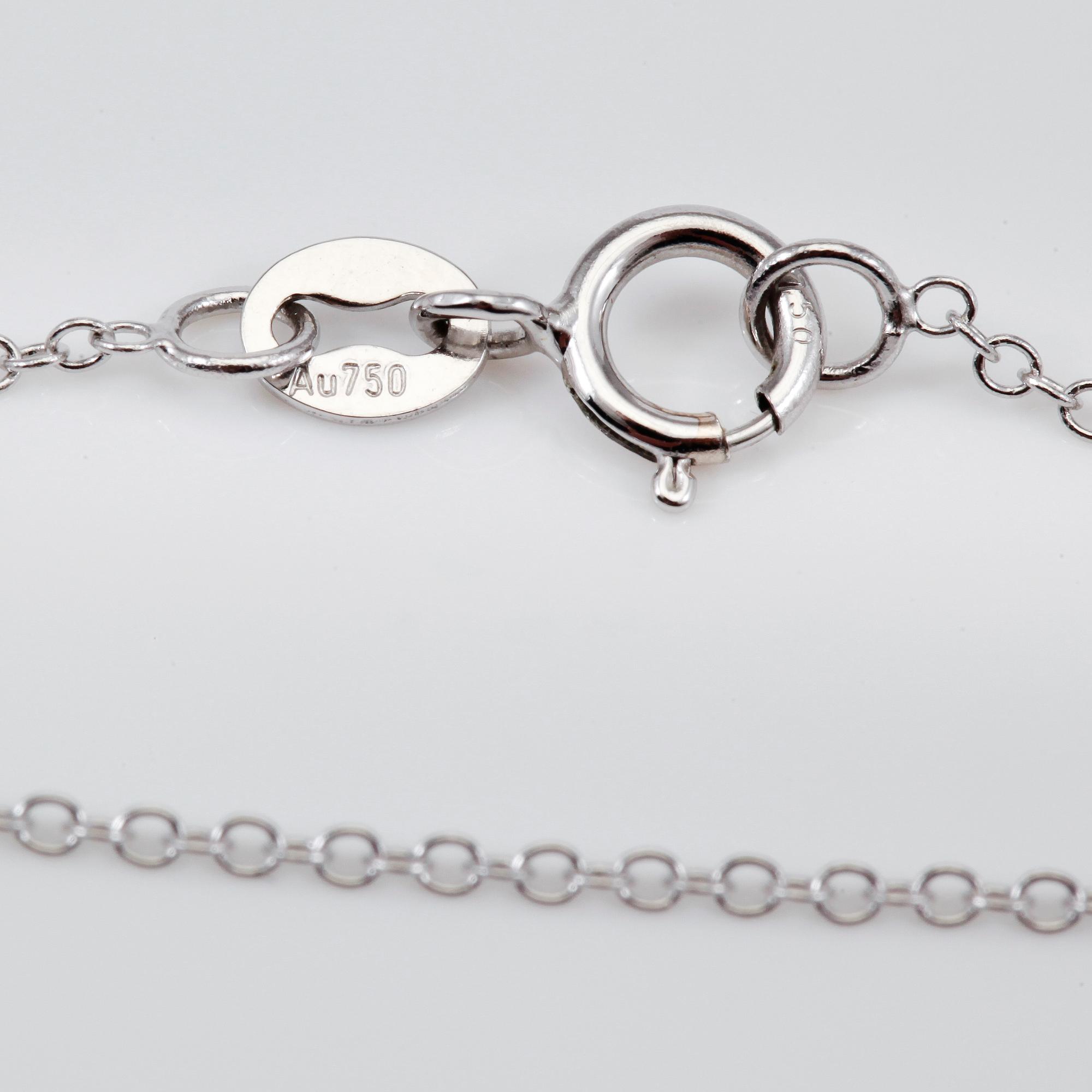 HÄNGE MED KEDJA, diamanter totalt ca 0,40 ct, blå safir ca 1,40 ct.