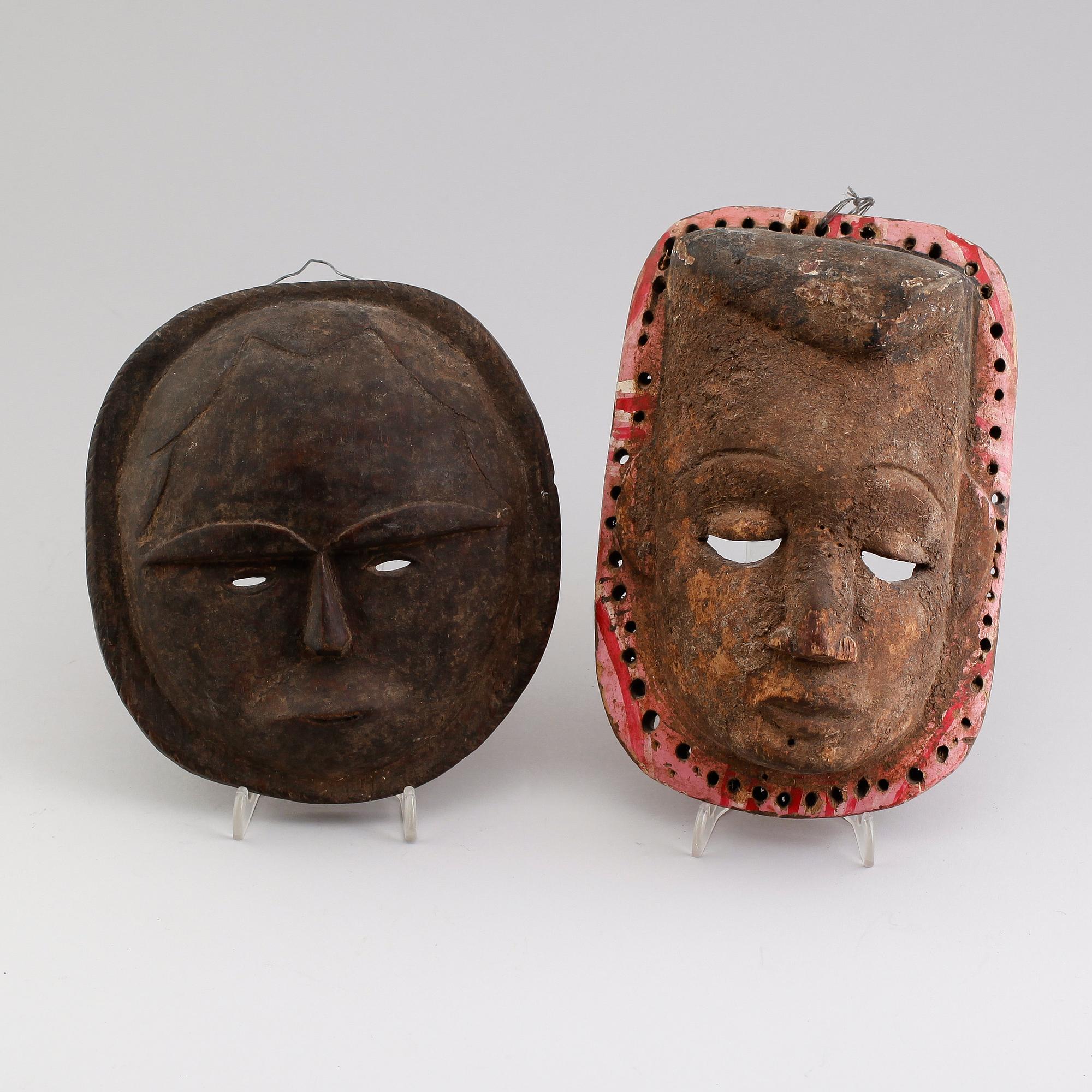 MASKER, 2 st, snidat trä, Afrika.