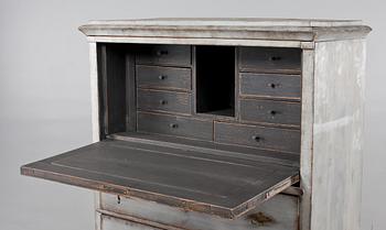 CHIFFONJÉ, omkring år 1900, omarbetad i modern tid.