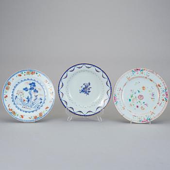TALLRIKAR, 3 stycken, kompaniporslin, Kina, Qianlong (1736-95).