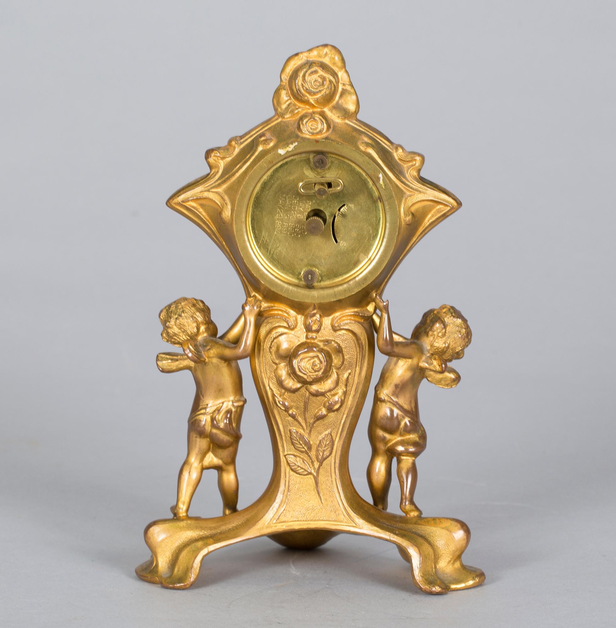 BORDSUR, koppar, jugend. 1900-talets början.