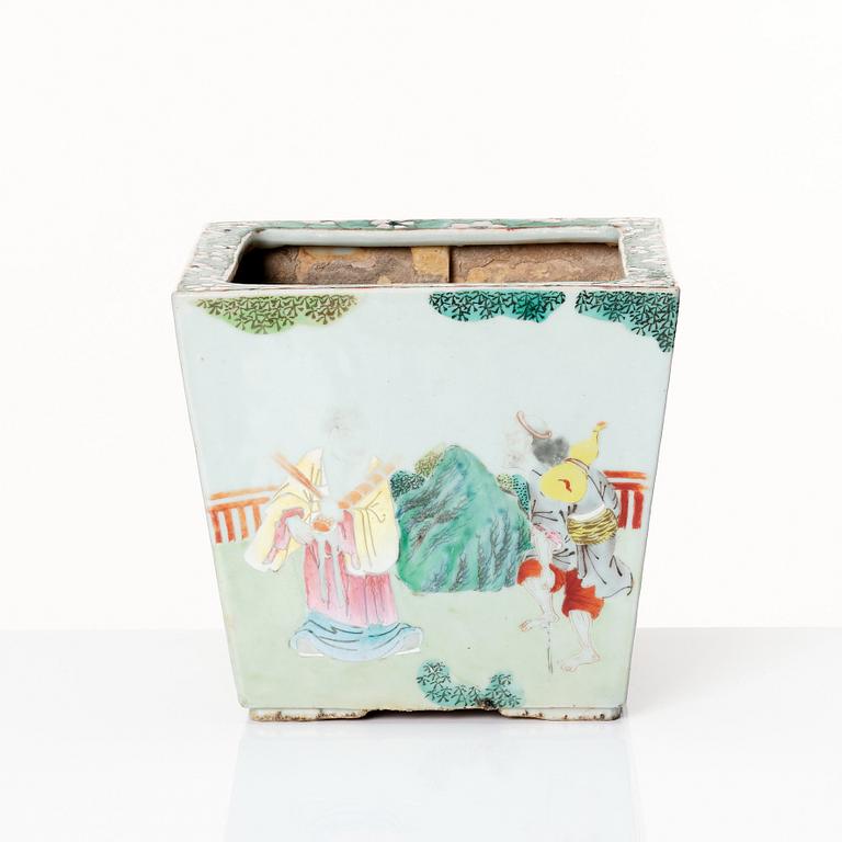 A rectangular famille rose flower pot, Qing dynasty, 19th Century.
