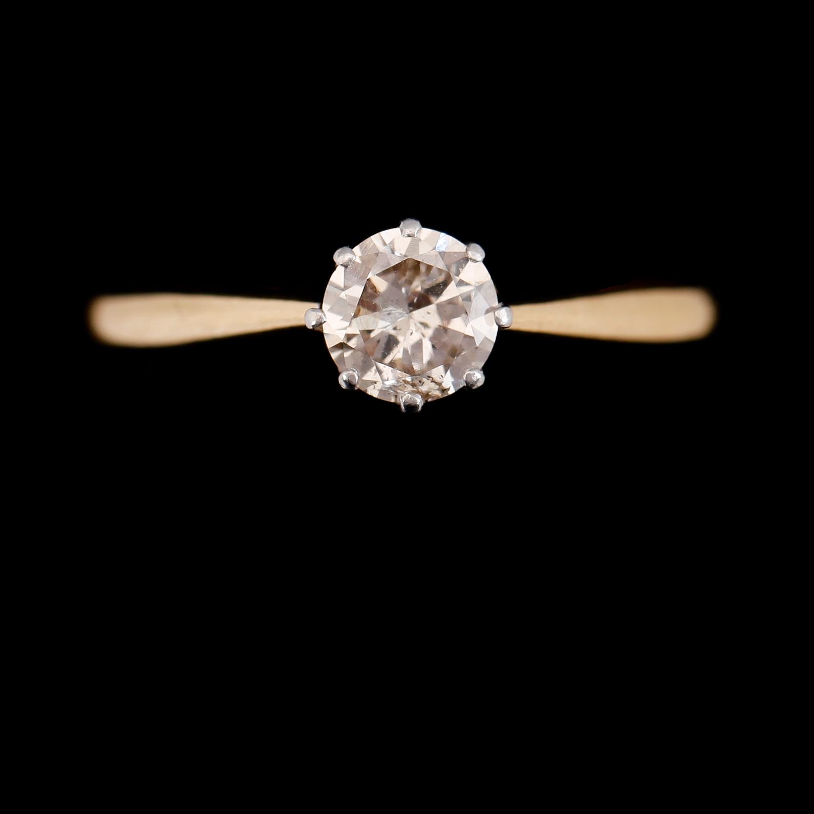 RING, 18K guld och vitguld, briljantslipad diamant ca 0.65 ct, Stockholm 1939.