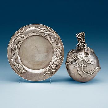 1537. BRÄNNARE PÅ FAT silver. Shanghai, 1900-talets början.