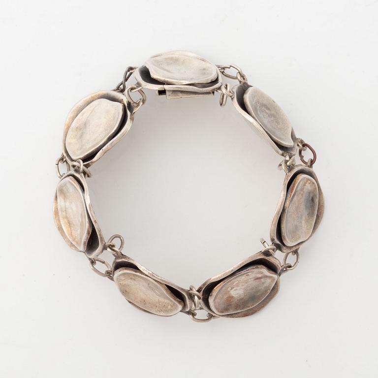 Liisa Vitali, Rannekoru, "Gardeina", hopeaa.