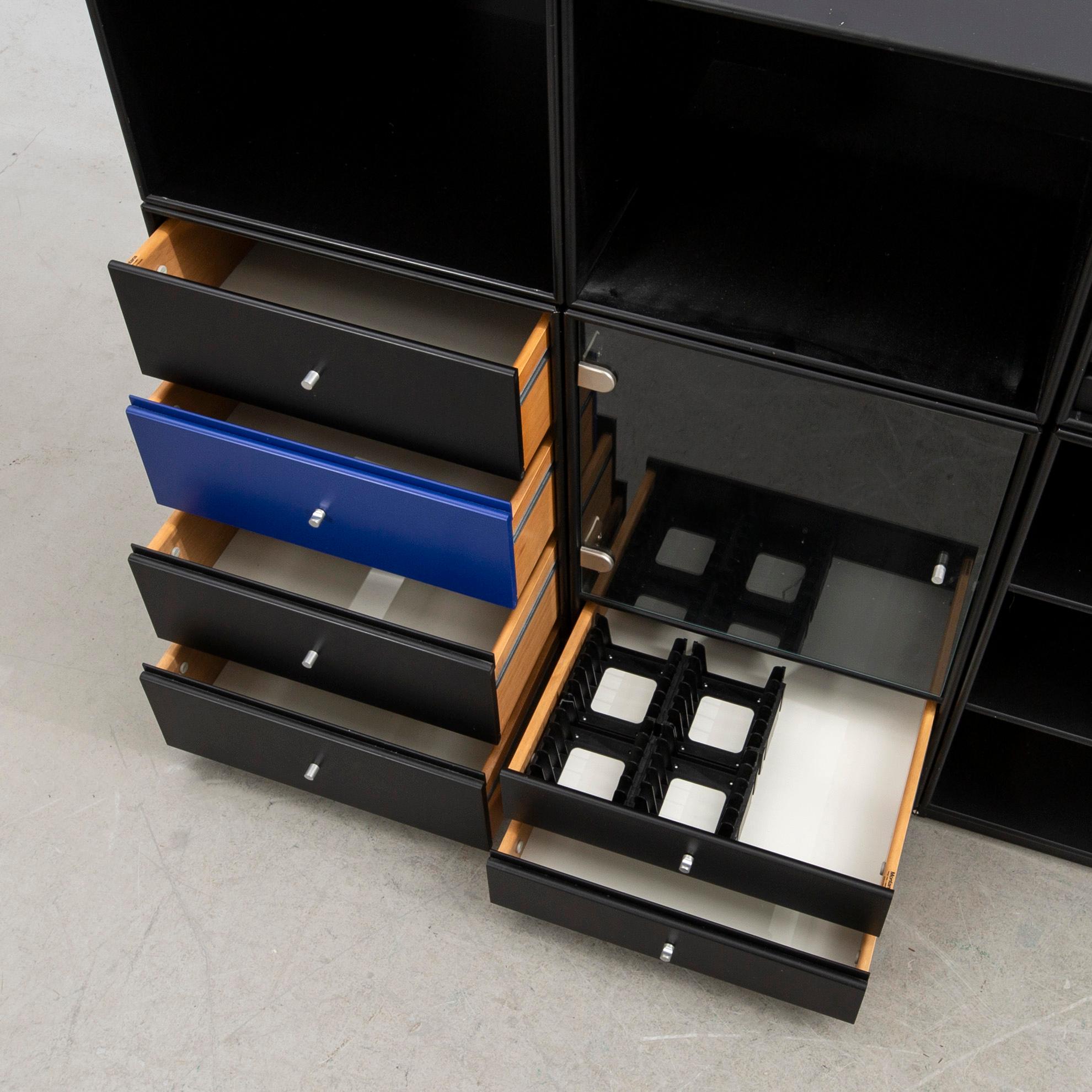 Peter J Lassen, Shelf system, 9 dlr for Montana Denmark.