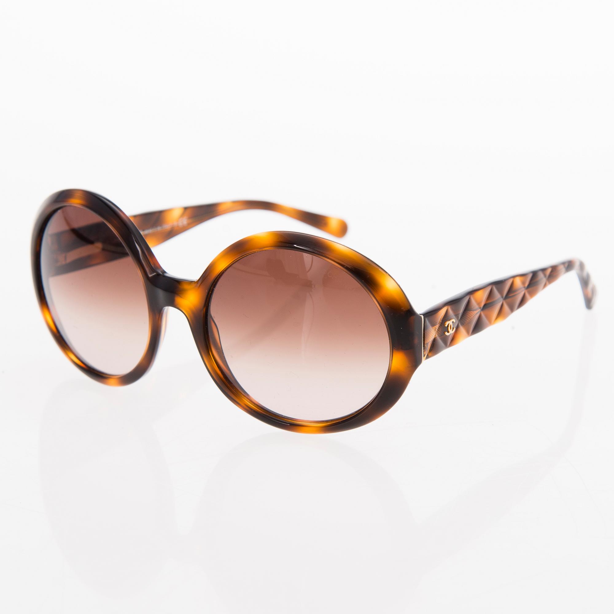 A Pair of Model 5120 Sunglasses. Bukowskis