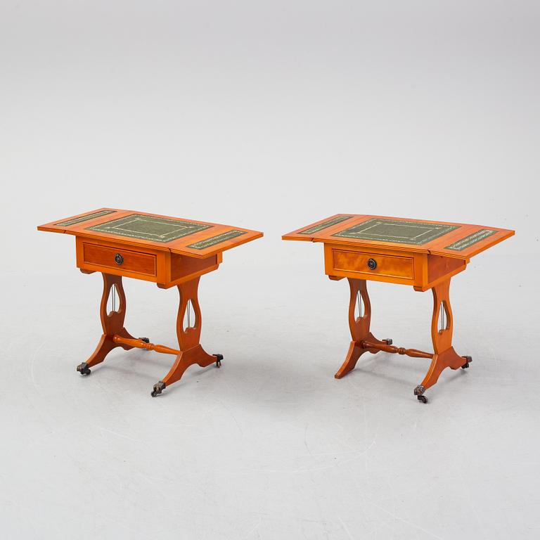 A pair of side tables width drop leaves from Schelco, end of the 20th Century.