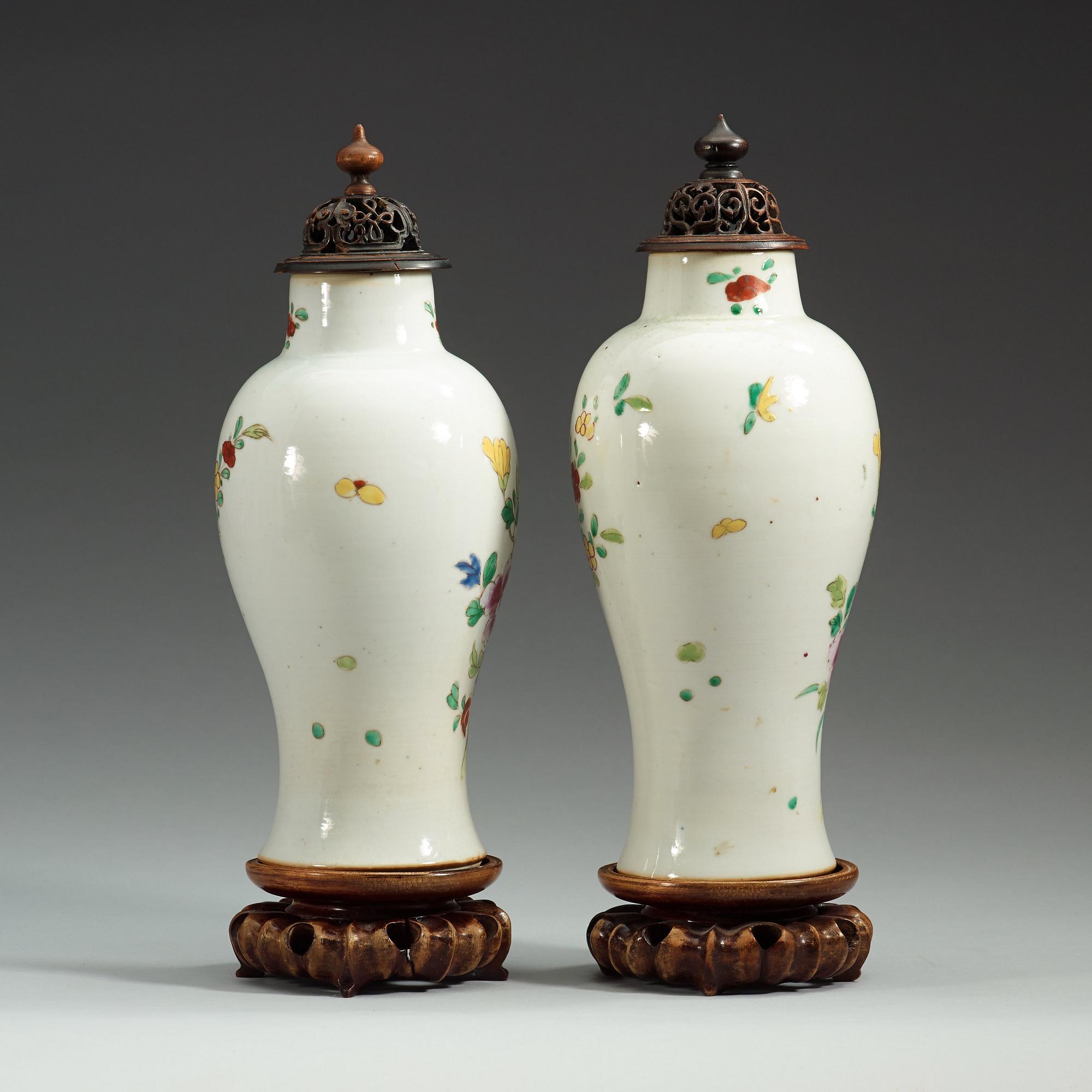 VASER, ett par, kompaniporslin. Qing dynastin, Qianlong (1736-95).