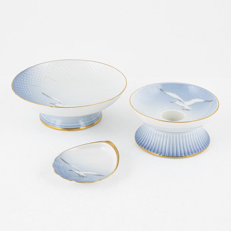 Matservis, ca 97 delar, porslin, "Blå Måsen", Bing & Grøndahl samt Royal Copenhagen, Danmark.