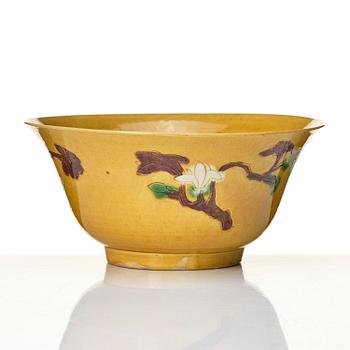 A yellow, green and aubergine glazed bisquit 'brinjal' bowl, Qing dynasty, Kangxi (1662-1722).