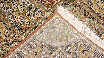 Matta, silke, Kashmir, ca 153 x 92 cm.