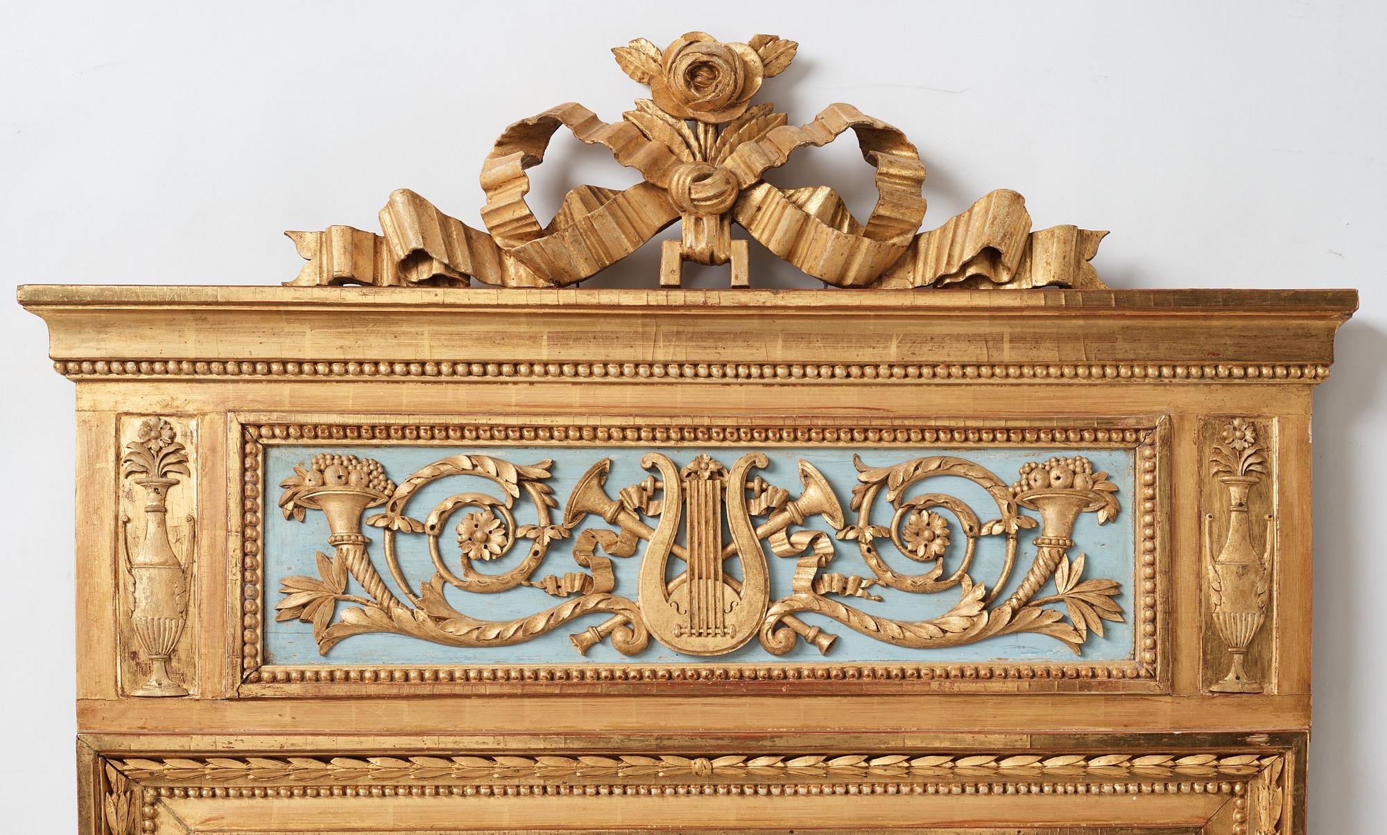 Spegellampett för två ljus, tillskriven Pehr Ljung (1743-1819) bildhuggare i Stockholm, Sengustaviansk.