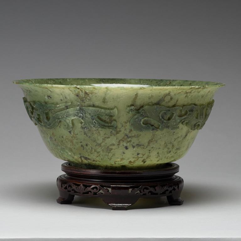 A large quartz bowl, China, 20th Century.