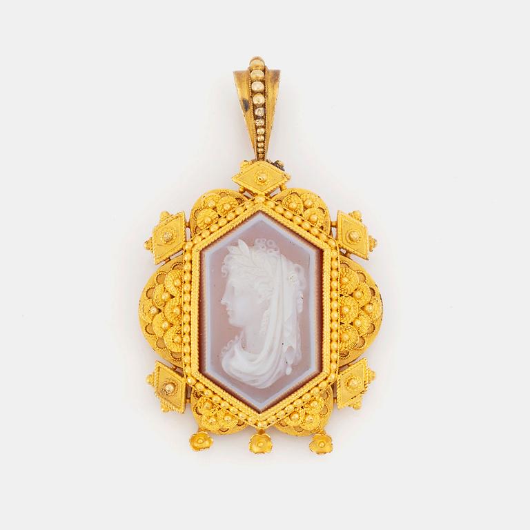 A 19th century 14K gold pendant with a hardstone cameo.