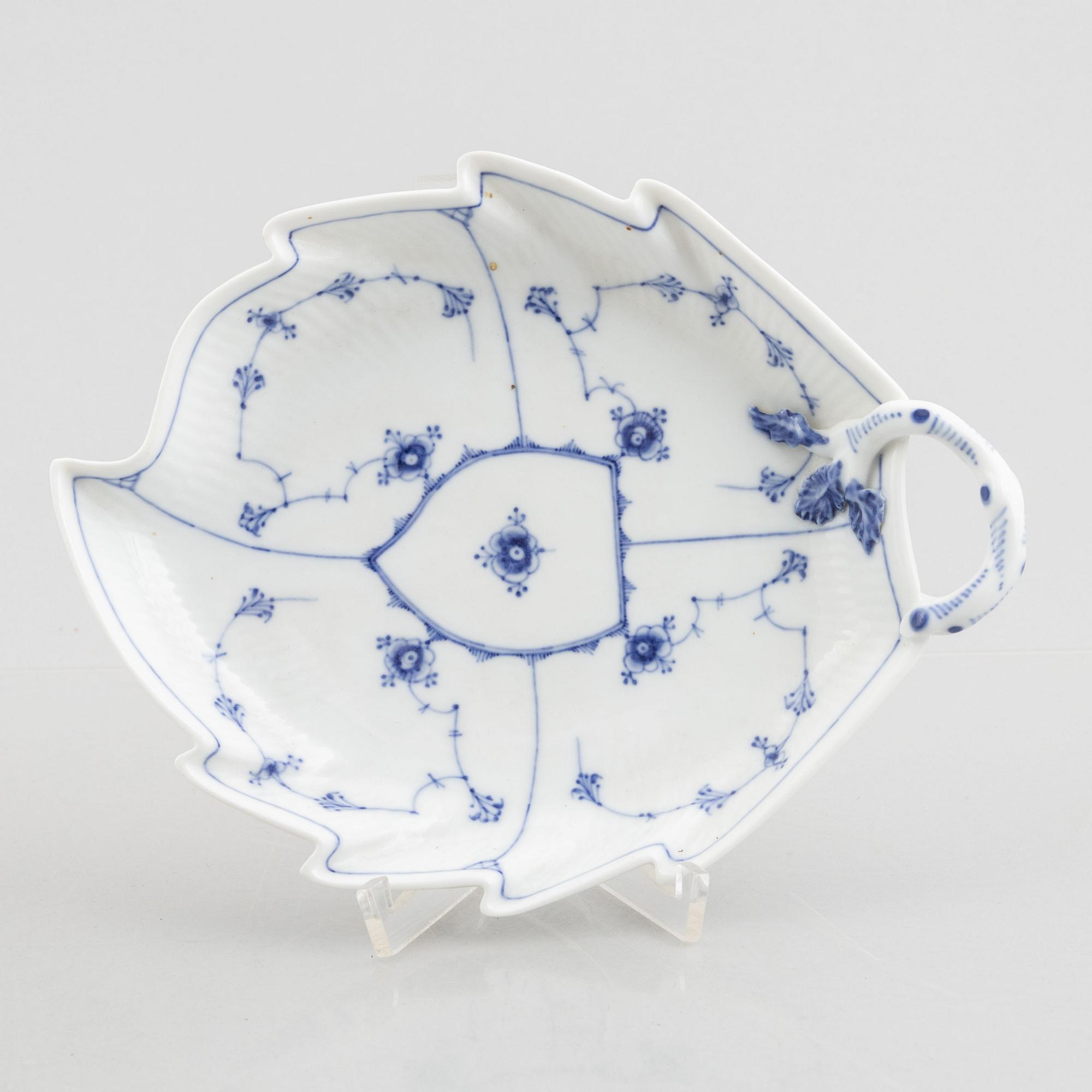 A 'Blue Fluted Plain' / *Musselmalet' porcelain dish with handle, Royal Copenhagen, 19th century.