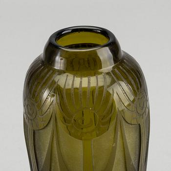 THEODORE LEGRAS, a signed etched glass vase around 1920.