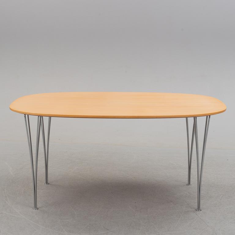 A 'Superellips' table by Bruno Mathsson and Piet Hein, Fritz Hansen, 1979.