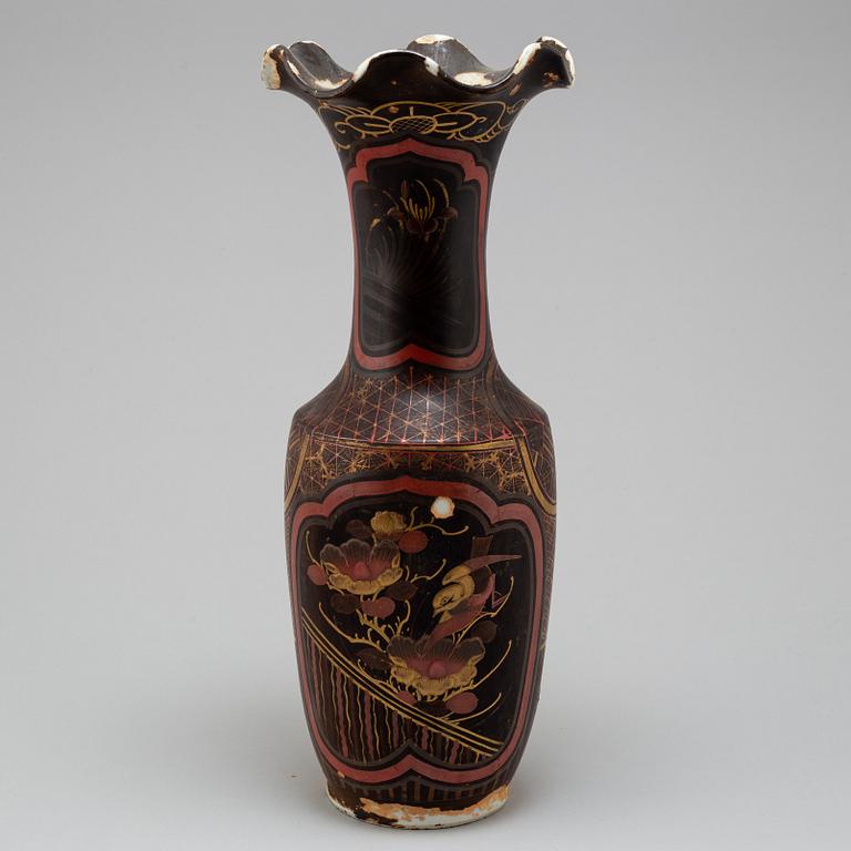 A Japanese porcelain vase, Meiji (1868-1912).